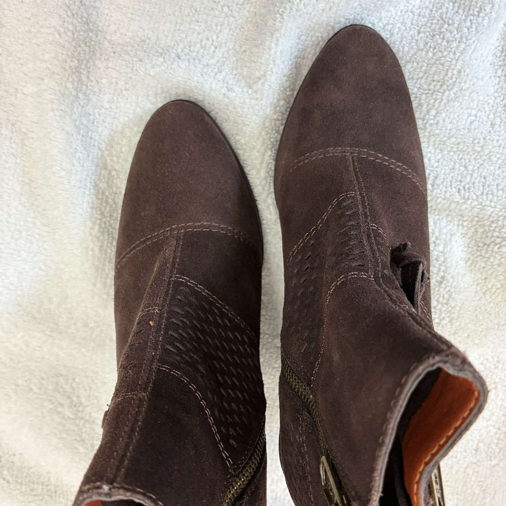Lucky Brand Boho Perforated Leather Suede Booties Brown Stacked Heel Ankle Boots - Picture 8 of 10